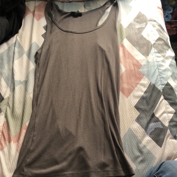 Tank tops - Picture 10 of 12